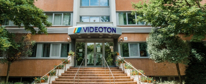 Videoton-entrence