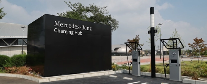 Mercedes_charging