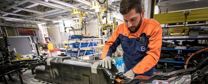 Plug-in-hybrid-battery-pack-mounted-in-an-XC40-at-Volvo-Cars-Ghent-plant