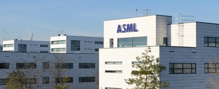 logo-on-building