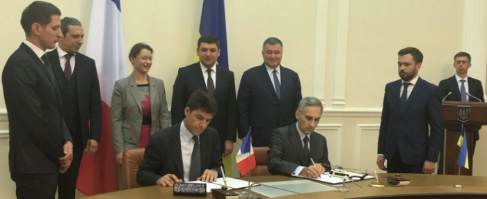 Ukraine-signing-helicopters