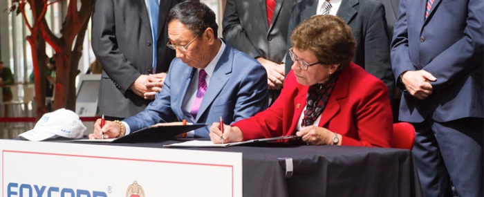 foxconn-sign-UWM