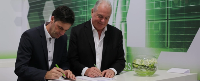 Electronics-Mozaik-Signing