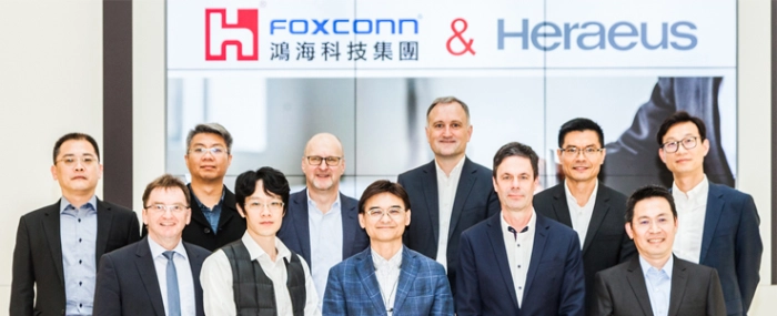 Foxconn-signing