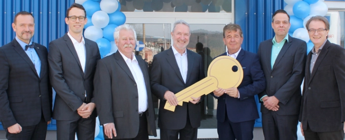 handed-key-to-new-production-hall-Czech-location