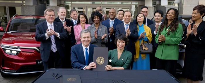 signing-us-plant