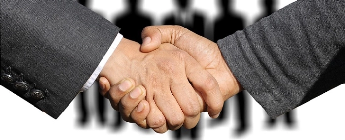geralt-hands-handshake3