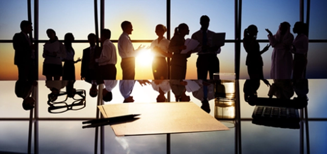 silhouettes-of-business-people-networking