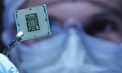 engineer-holding-IC