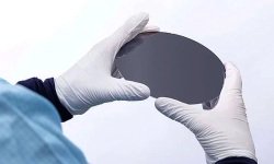 technician-holding-epiwafer