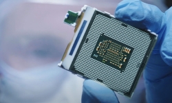 engineer-holding-chip