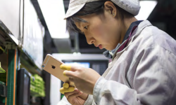 Foxconn-manufacturing