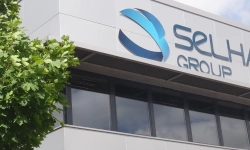 logo-on-building