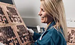 2020-production-woman-pcb