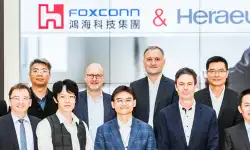 Foxconn-signing
