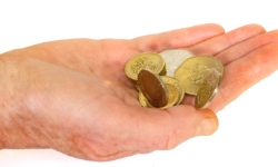 hand-giving-money