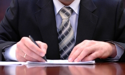 contract-signing1
