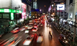 bangkok-night-traffic