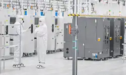 us-job-creation-finisar-workers