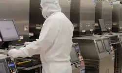 naka-factory-300mm-production-employee